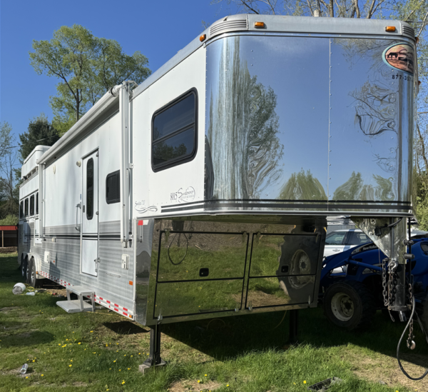 2008 Sundowner Sunlite 720 3-Horse Trailer with 7' Living Quarters Slide | Air Ride | Triple Axle | Immaculate